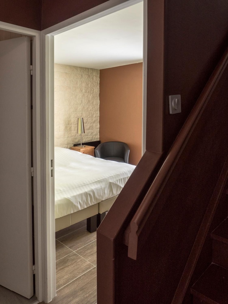 Superior Suite, 1 Bedroom - Photo 13