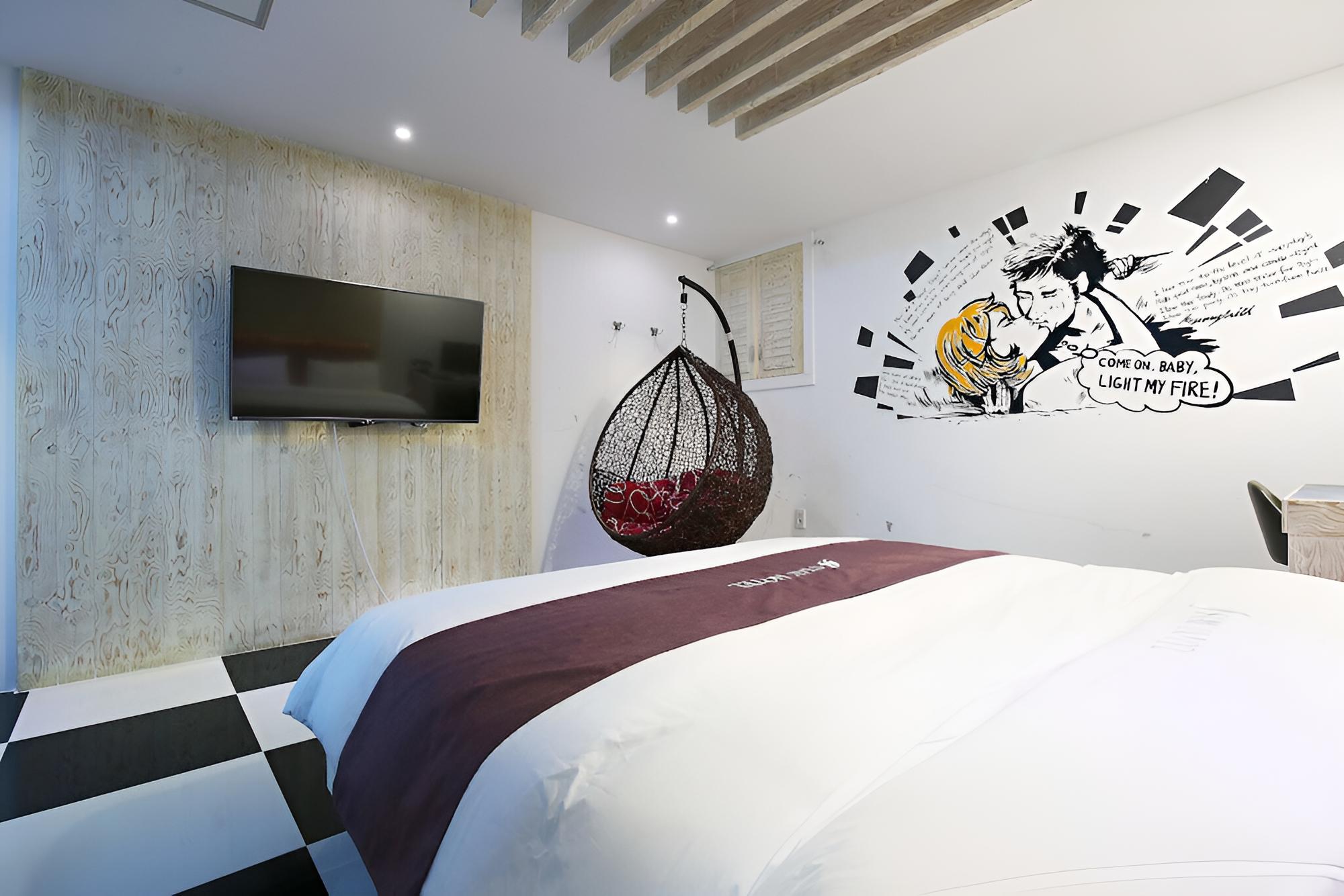 Room (Standard Room) - Photo 11