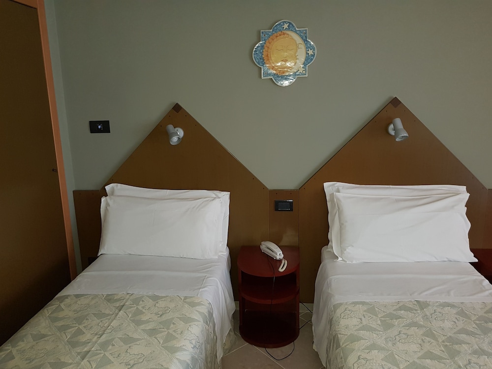 Superior Double or Twin Room, Sea View - Photo 2