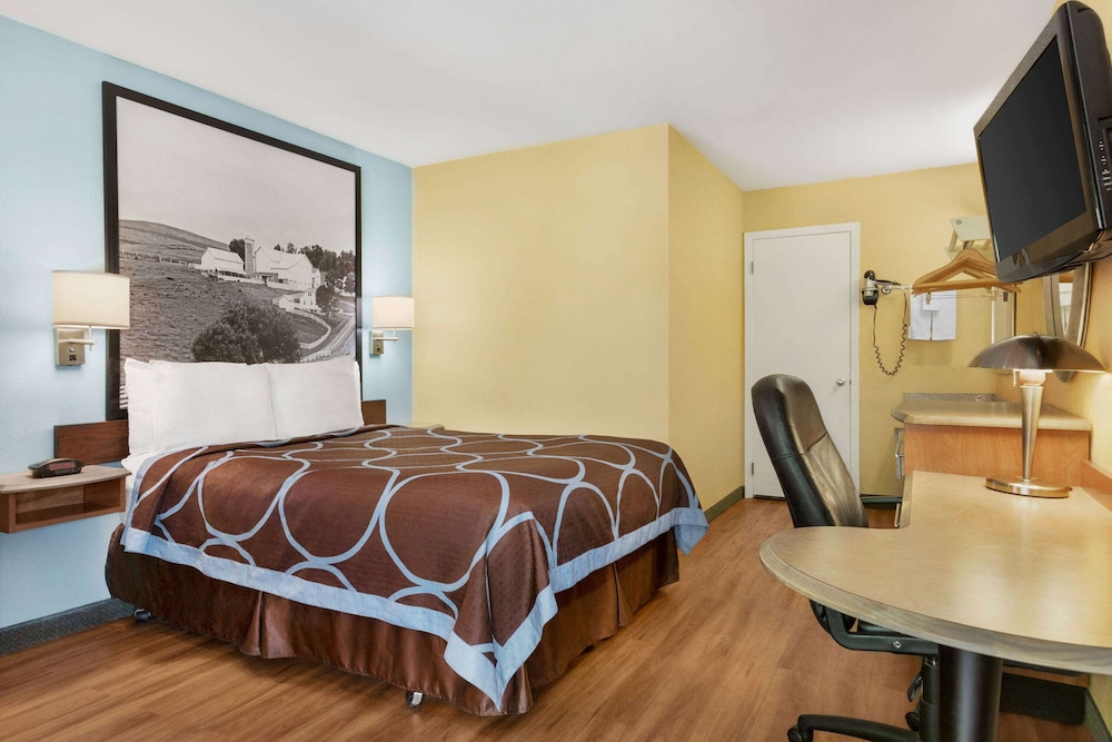 Room, 1 Queen Bed, Non Smoking - Photo 2