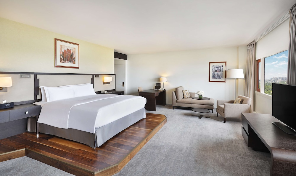 Executive Suite, 1 King Bed (Royal) - Photo 4