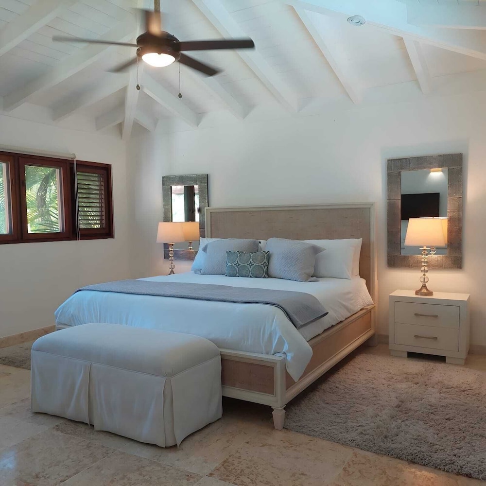 Villa photo 2