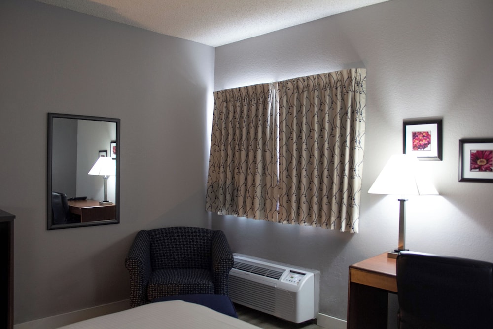 Room, 1 Queen Bed, Accessible (Accessible Room*Queen Bed*42 in TV) - Photo 2