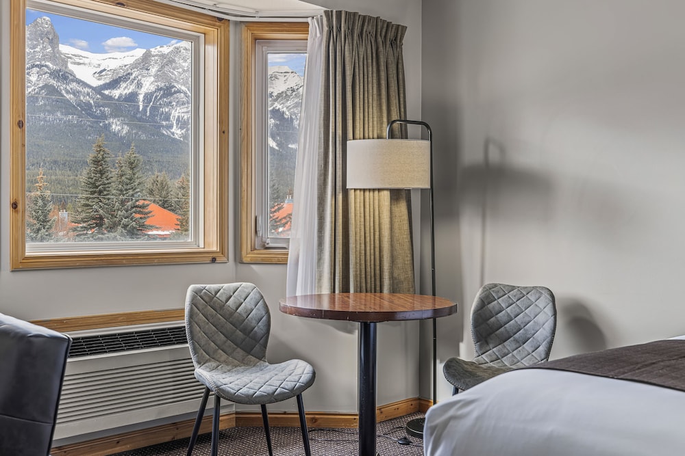 Standard Double Room, 2 Queen Beds, Mountain View photo 2
