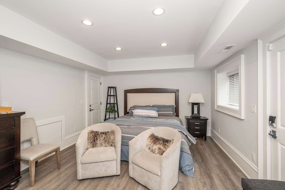 Studio Suite, 1 King Bed, City View (Mt. Adams Nest)