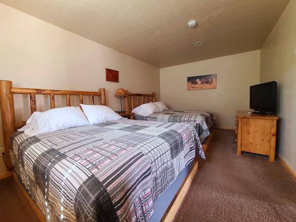 Suite, Multiple Beds