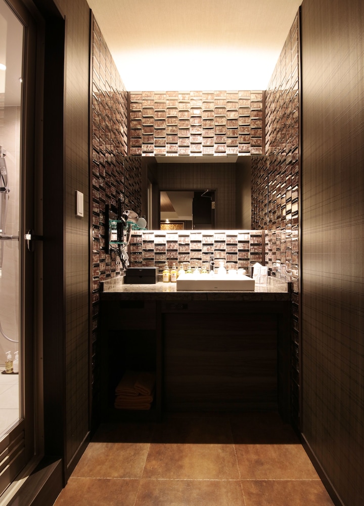 [Non-Smoking] Luxury Room, 1 King Bed thumbnail 5