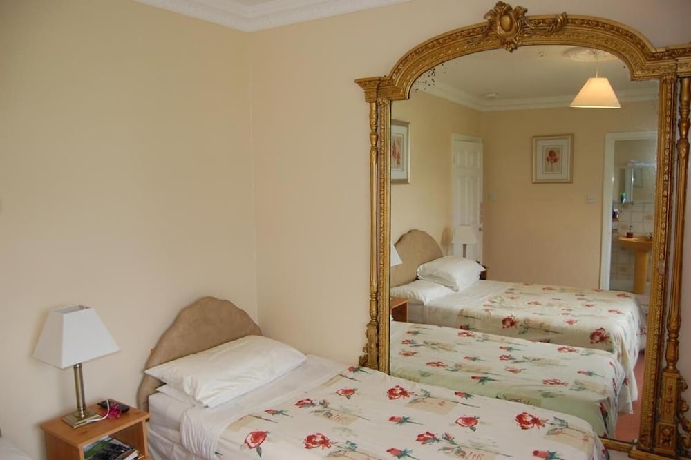 Twin Room, Ensuite photo 2