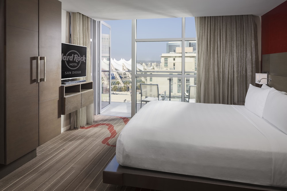 Suite, 1 King Bed, Balcony (Woodstock) - Photo 3