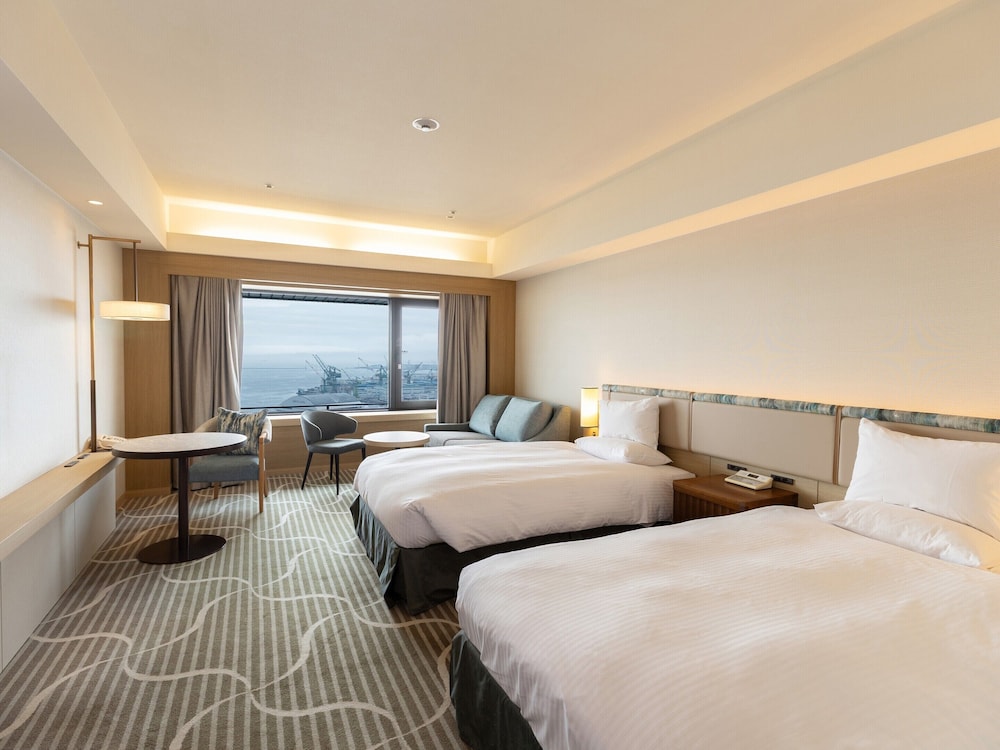 Deluxe Twin Room, Non Smoking (28-33F, Skyview floor) - Photo 1
