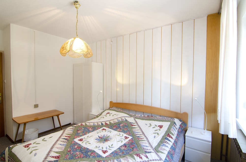 Standard Double Room, Shared Bathroom photo 2