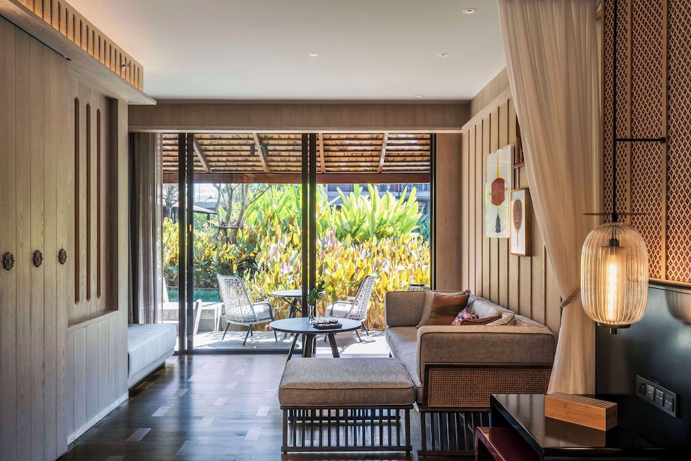 Deluxe Room, 1 King Bed, Pool Access - Photo 1
