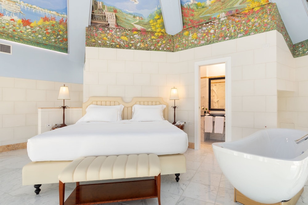 Suite, 1 King Bed, Sea View (Balcony, Tower)