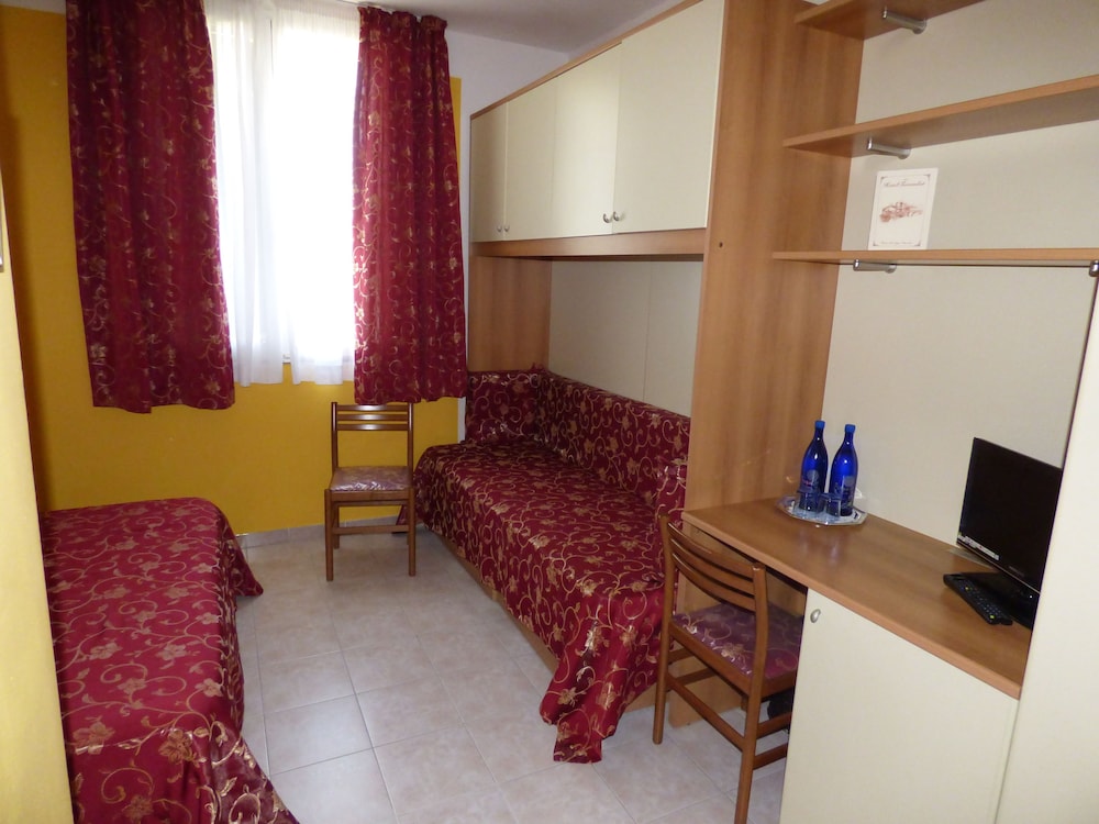Standard Double or Twin Room - Photo 2