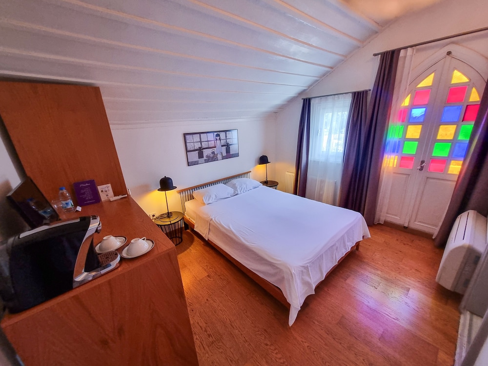 Deluxe Room, Partial Sea View