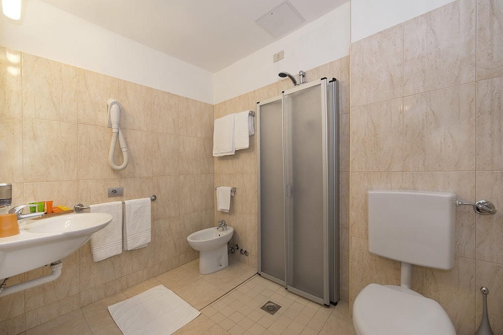 Superior Triple Room photo 2