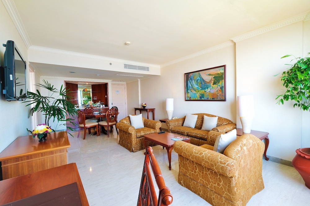 Club Suite - Photo 11