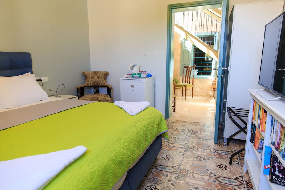Budget Double Room photo 3