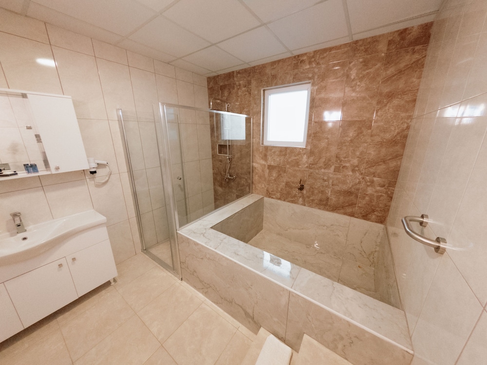 Deluxe Suite - Photo 3