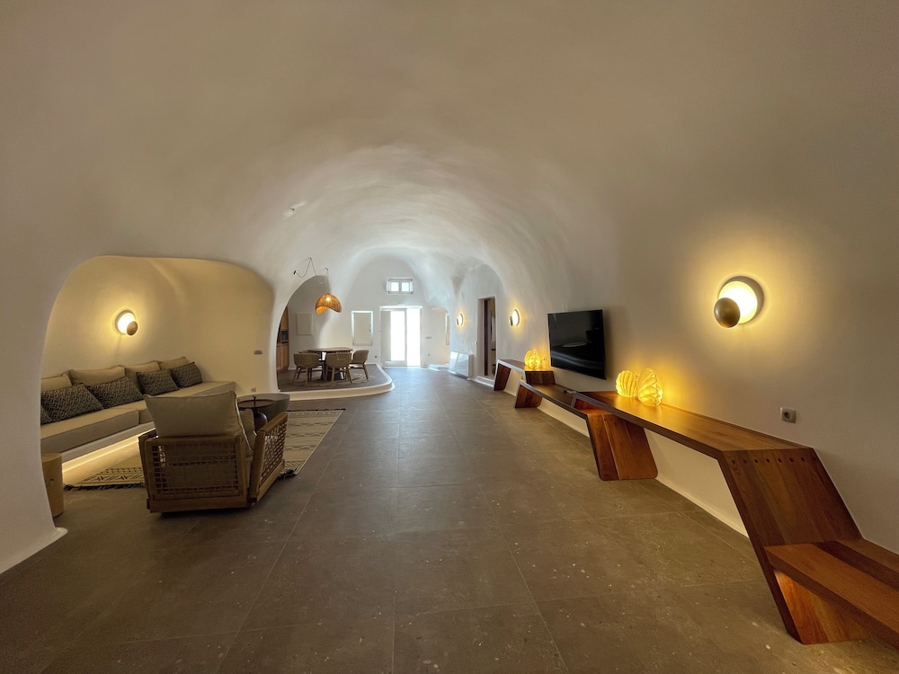 Cave two-bedroom Suite with jacuzzi - Photo 19