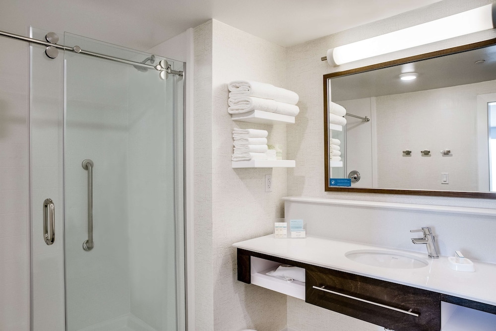Suite, 1 King Bed with Sofa bed, Refrigerator & Microwave photo 3
