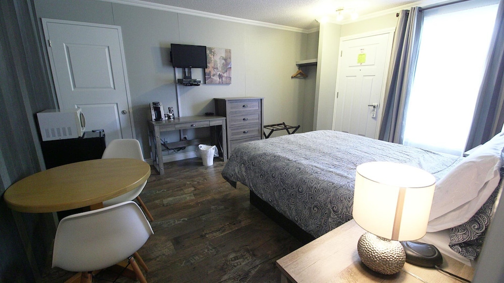 Communicating Room, 1 Queen bed photo 2