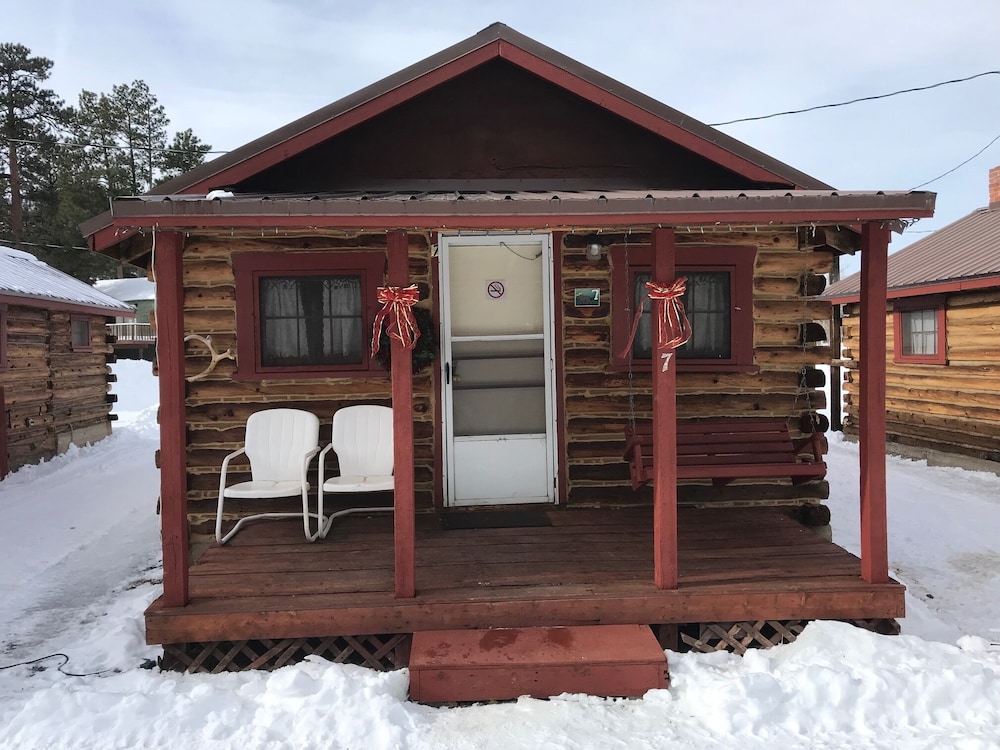 Traditional Cabin (7)