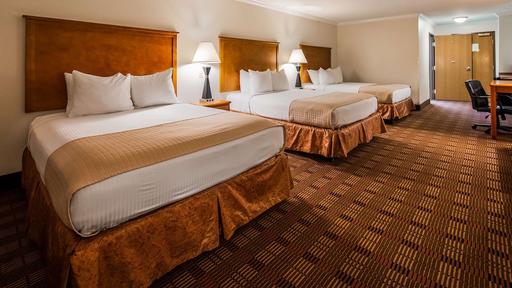 Standard Room, Multiple Beds, Accessible, Refrigerator & Microwave (Refrigerator & Microwave)