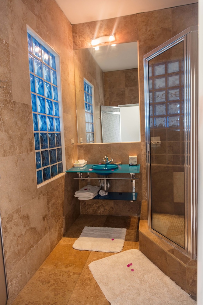 Bay Room - Photo 6