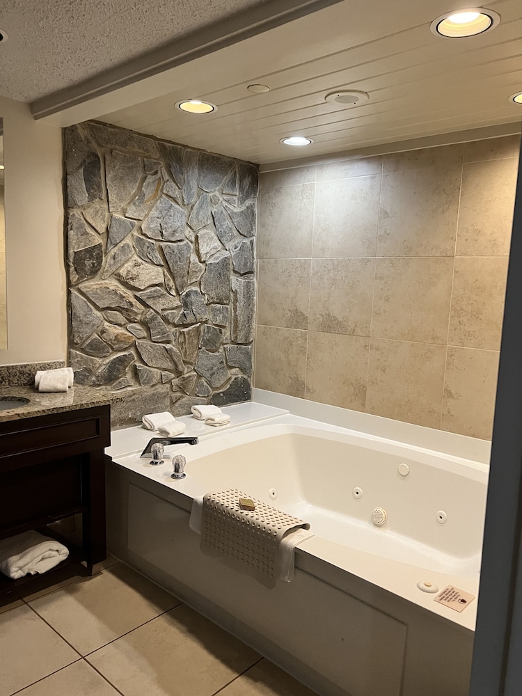 Suite, 1 King Bed, Non Smoking - Photo 5