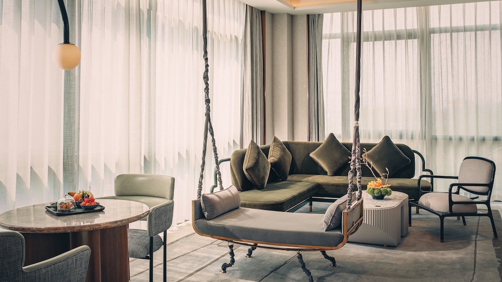 Suite, 1 Bedroom - Photo 1