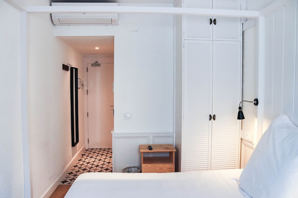 Standard Room, Balcony, Partial Sea View photo 2