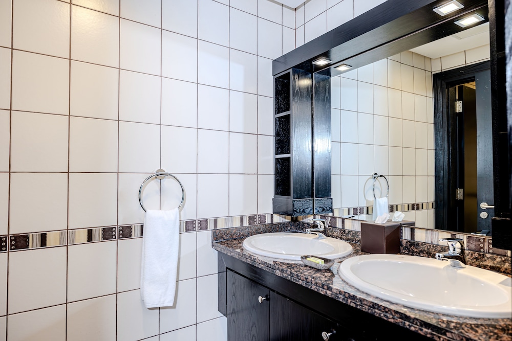 Suite, Multiple Beds, City View (Superior Two Bedroom) - Photo 13