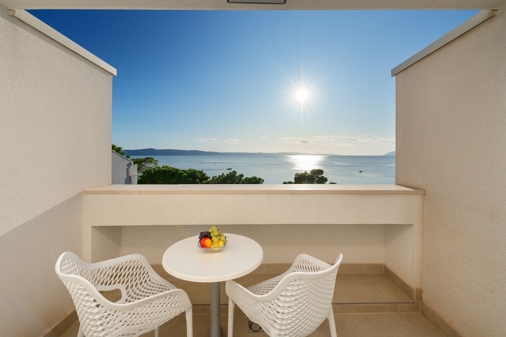 Standard Family Room, Balcony, Sea view (Residence) photo 3