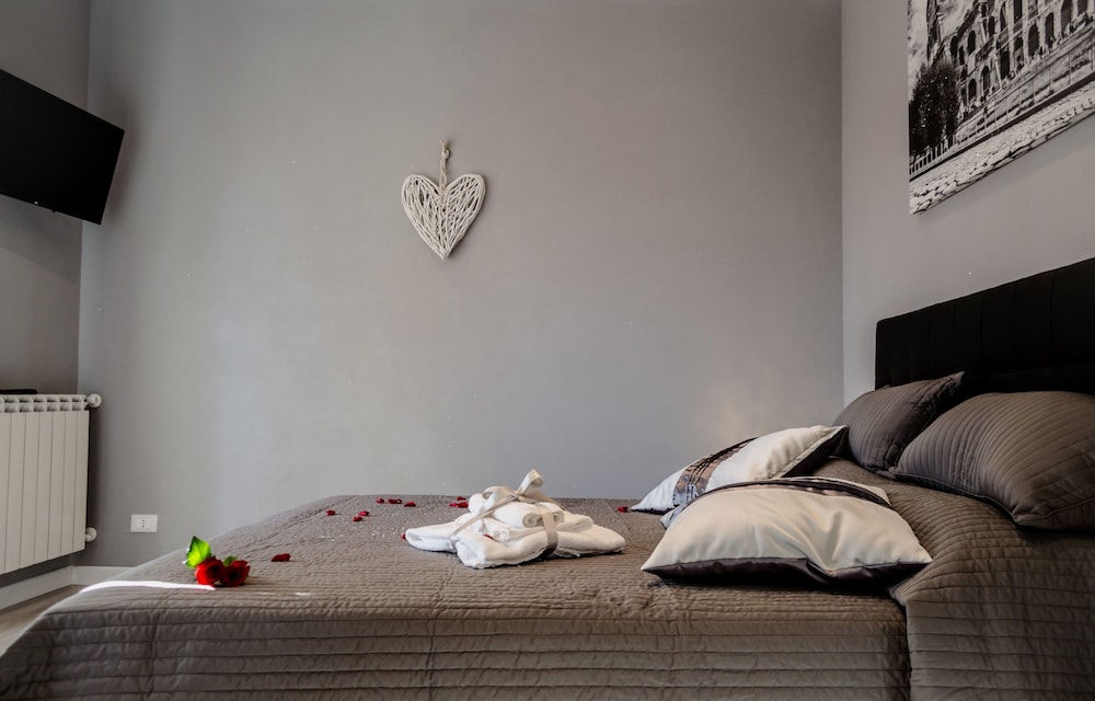Comfort Double Room, 1 King Bed, Terrace, City View photo 2