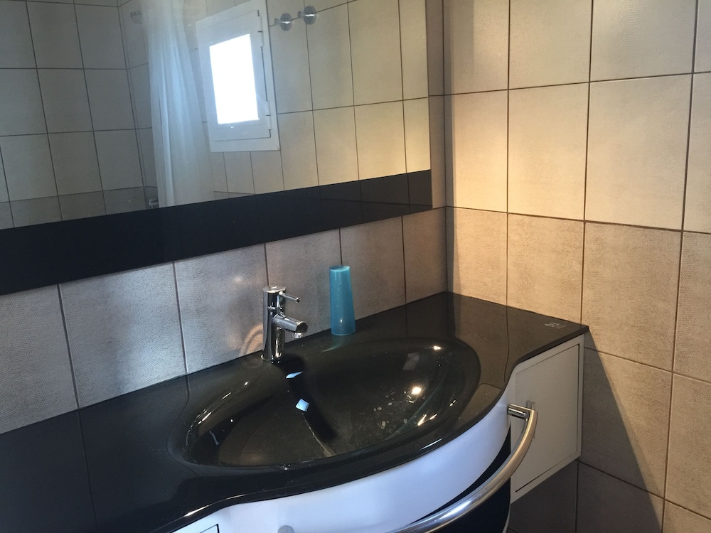 Premium Suite, 1 Double Bed, Kitchen, Beachfront photo 2