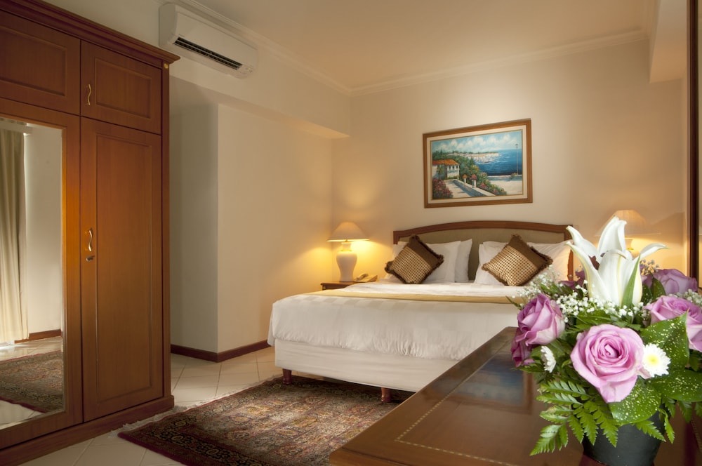 Suite, 2 Bedrooms (1 King & 1 Single Bed) - Photo 1