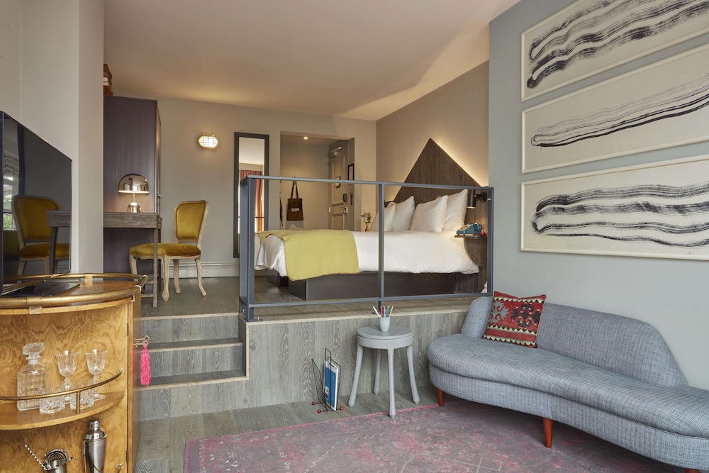 Twin Room (Generous)