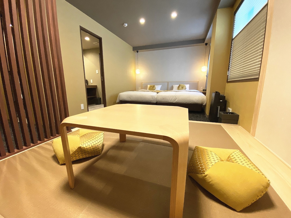 Hollywood Twin Room