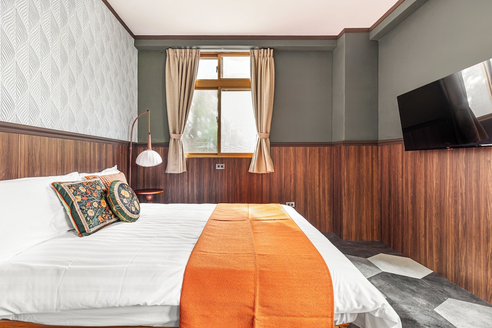 Deluxe Double Room with Bathtub - Photo 8
