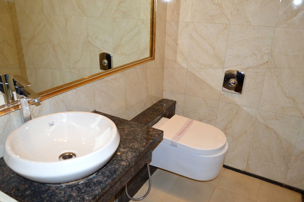 Grandeur Premier with Bathtub and Balcony photo 2