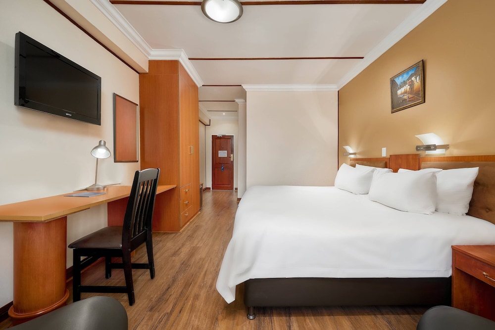 Room, 1 King Bed - Photo 2