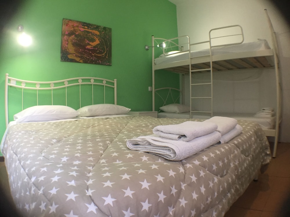 Economy Quadruple Room (No Balcony)
