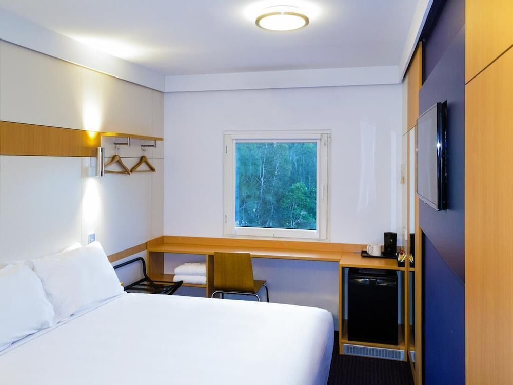 Standard Room, 1 Queen Bed
