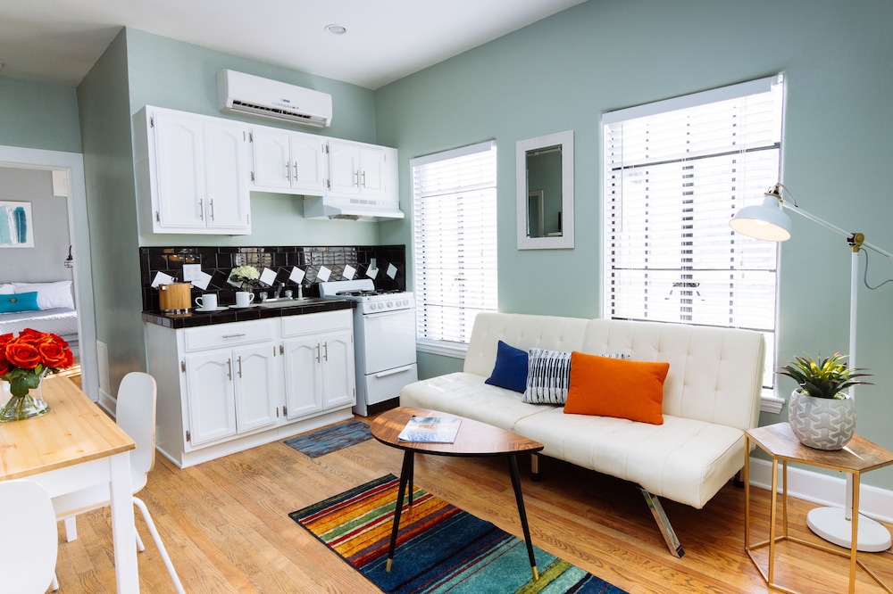 Sunny 1-Bedroom Suite photo 3