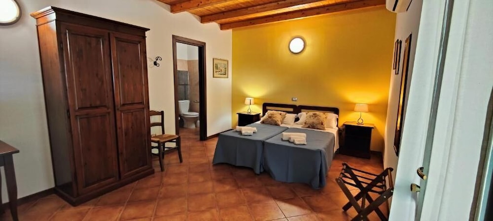 Deluxe Room, 1 Double Bed, Pool View, Poolside photo 3