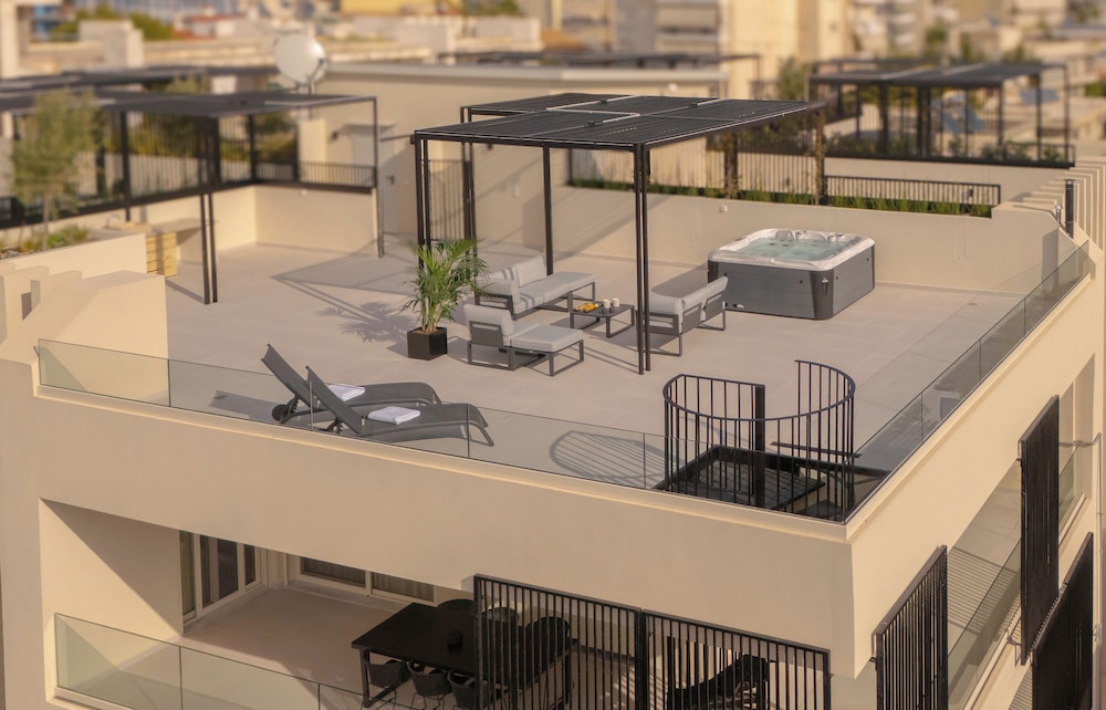 Superior Penthouse, 2 Bedrooms, Hot Tub, Mountain View