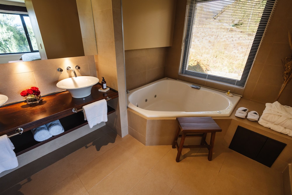 Suite, Golf View thumbnail 6