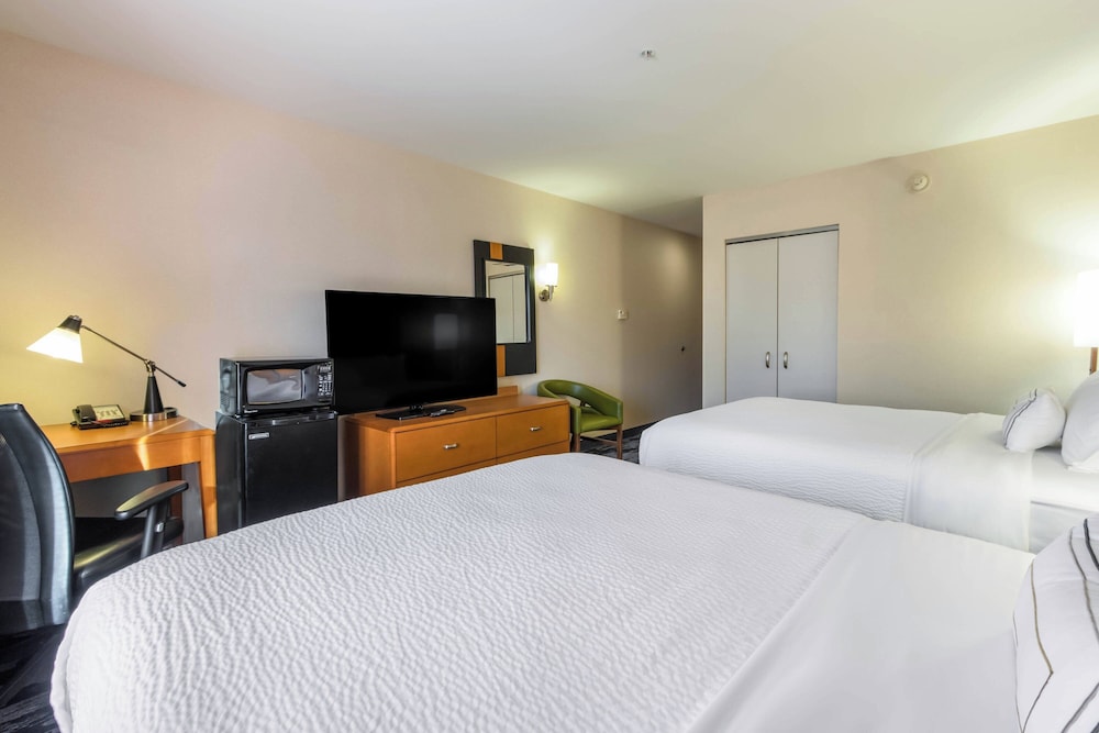 Room, 2 Queen Beds photo 3