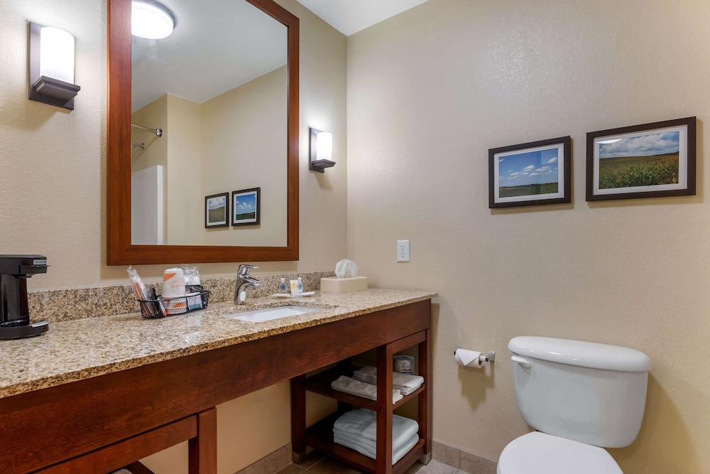 Suite, 1 King Bed, Non Smoking, Hot Tub - Photo 8